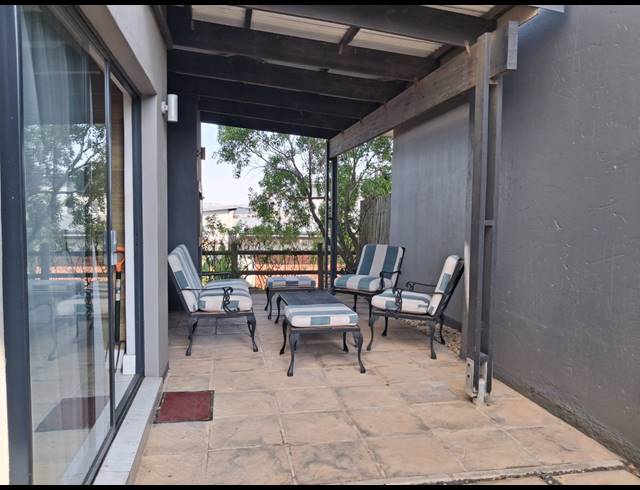 2 BEDROOM TOWNHOUSE FOR SALE IN PALM LAKES ESTATE